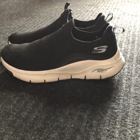 Size 8 womens archfit sketchers - Picture 5 of 6